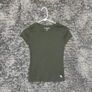 Abercrombie Kids || green tee shirt
